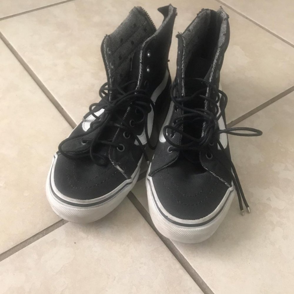 Vans Sk8 high, black and white size 7